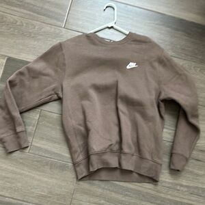 Nike Brown Crewneck Sweater with Ribbed Detailing